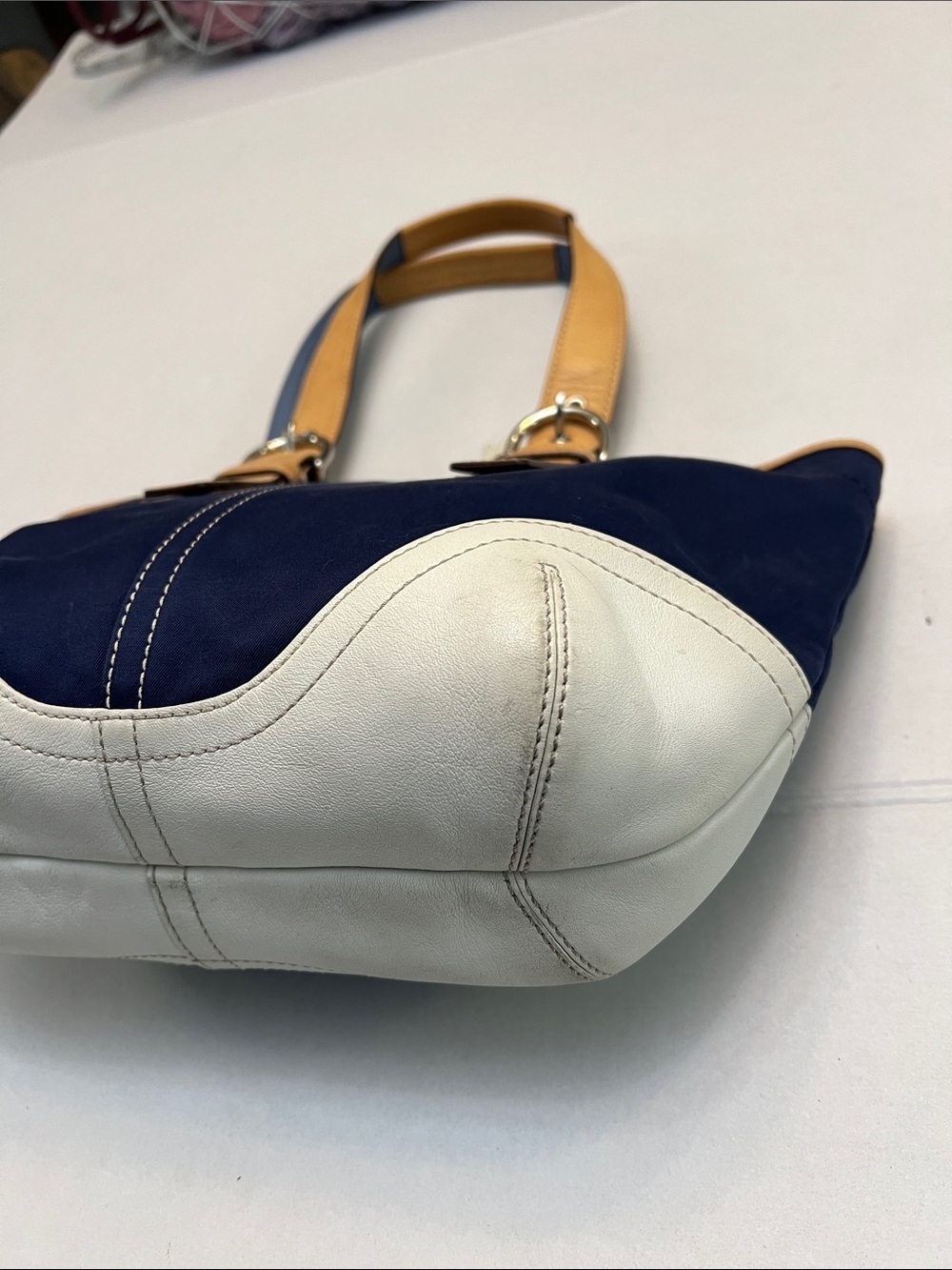 VINTAGE Y2K SOHO COACH DAISY CHARM SHOULDER BAG NAVY CANVAS WHITE LEATHER PREPPY - Picture 3 of 15